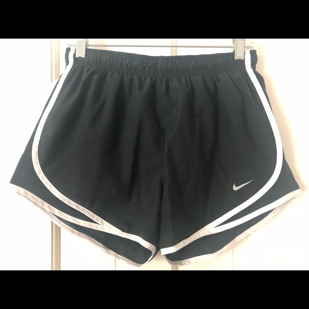 Nike Women's Dry Tempo Shorts - M